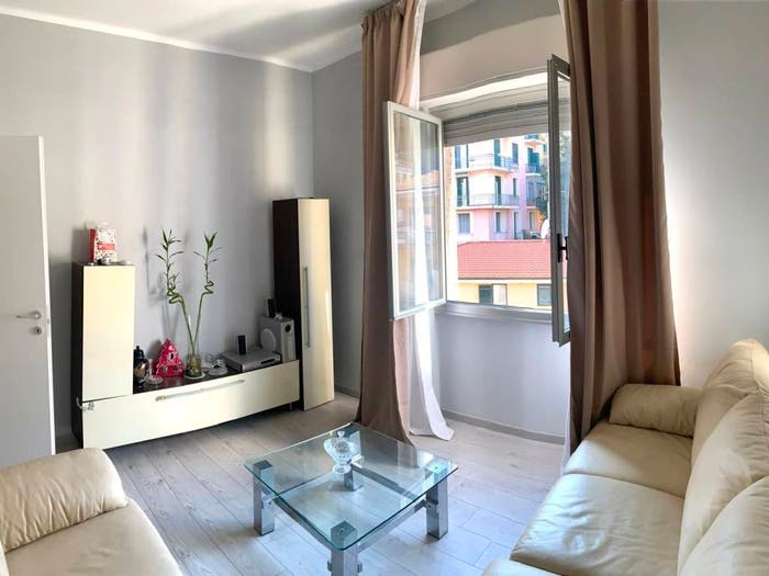 Appartamento quadrilocale in vendita in Via Trento, Porto Maurizio, Imperia