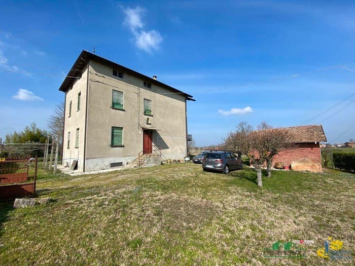 Casa con 6 locali in vendita in via Chiesuole, Noceto