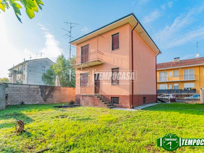 Casa quadrilocale in vendita in Via Battisti, Marcallo, Marcallo con Casone