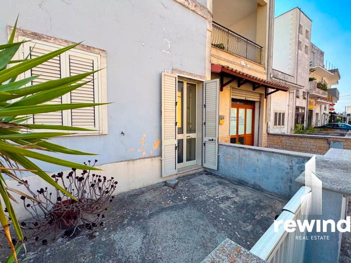 Appartamento trilocale in vendita in Via Indipendenza, Castri di Lecce