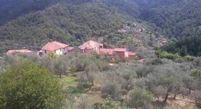 Appartamento con 5 locali in vendita in Via Casa del Monte, Missano, Castiglione Chiavarese