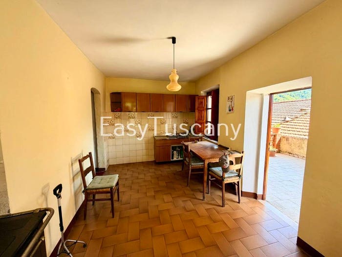 Appartamento con 6 locali in vendita in Via Corrado Pollera, Centro, Villa Basilica