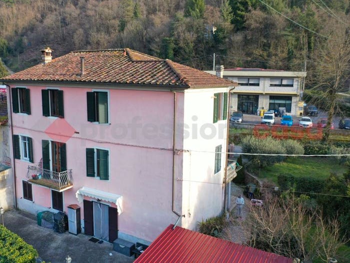 Appartamento quadrilocale in vendita in Via del Brennero, Borgo a Mozzano