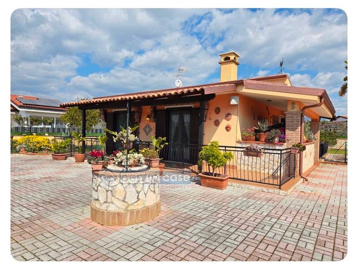 Casa trilocale in vendita in Via Monte Tortone, Gaeta