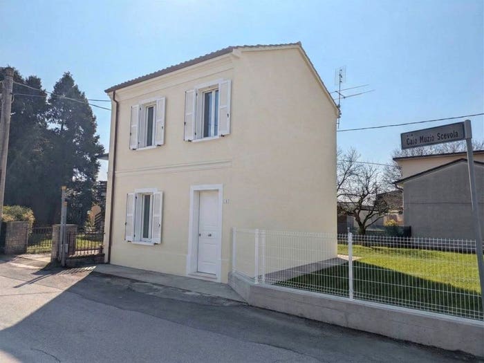 Casa trilocale in vendita in Via Caio Muzio Scevola, Bellocchi Falcineto, Fano