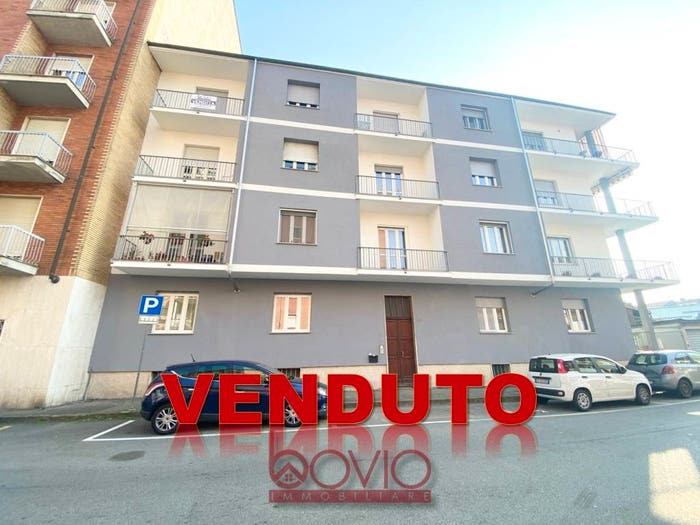 Appartamento quadrilocale in vendita in Via Gian Antonio Momo, Centro, Chivasso