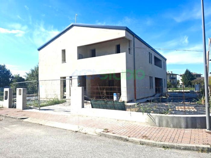 Casa quadrilocale in vendita in Via Roma n, Centro, Bolzano Vicentino