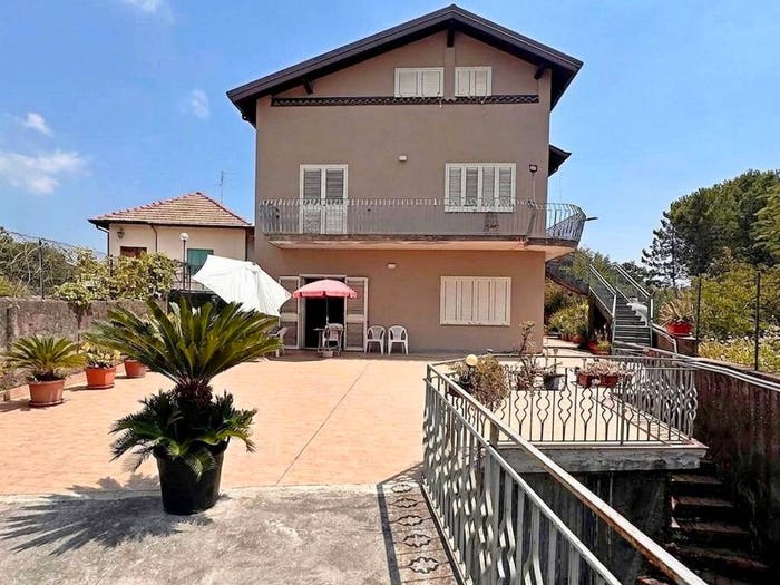 Casa con 6 locali in vendita in Via Etnea, Centro, Pedara