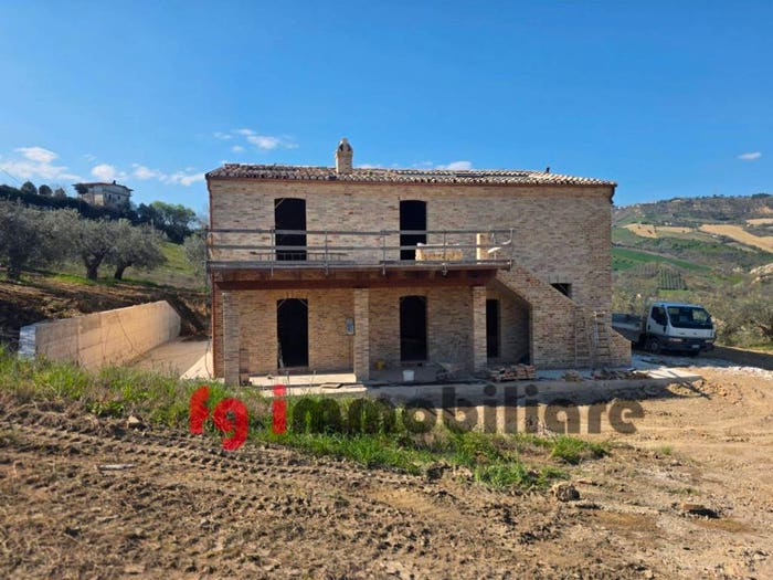 Casa con 6 locali in vendita in Contrada Collevecchio, Ripatransone