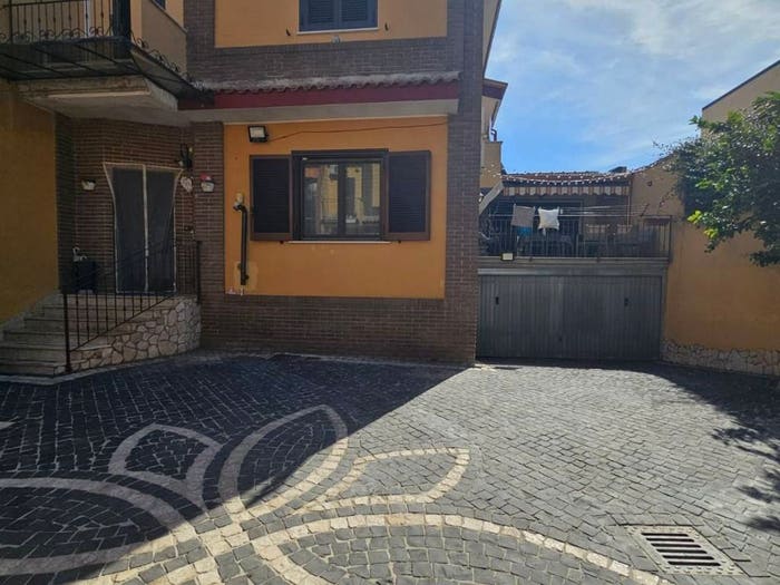 Casa con 5 locali in vendita in Orta di Atella