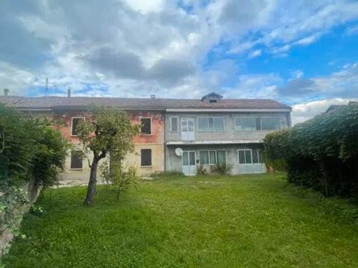 Casa con 6 locali in vendita in Via Septembre, Bruno