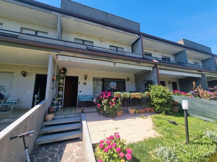 Casa con 5 locali in vendita in Via Vittorio Veneto, Centro, Limbiate