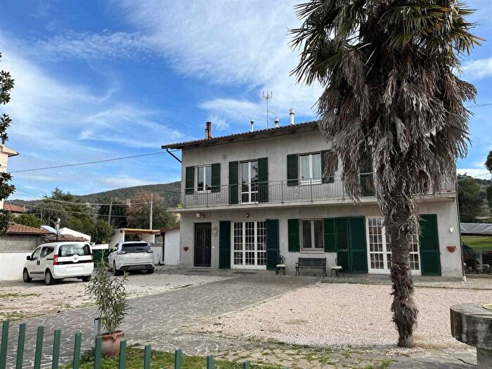 Casa con 6 locali in vendita in Via della Sapienza, Sant'arcangelo, Magione