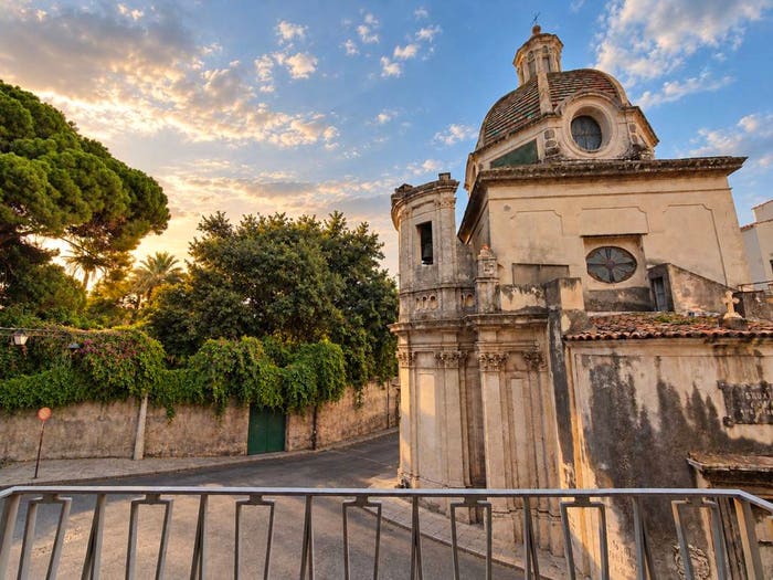Appartamento con 6 locali in vendita in Via Santissimo Crocifisso, San Giovanni Tupparello, Acireale
