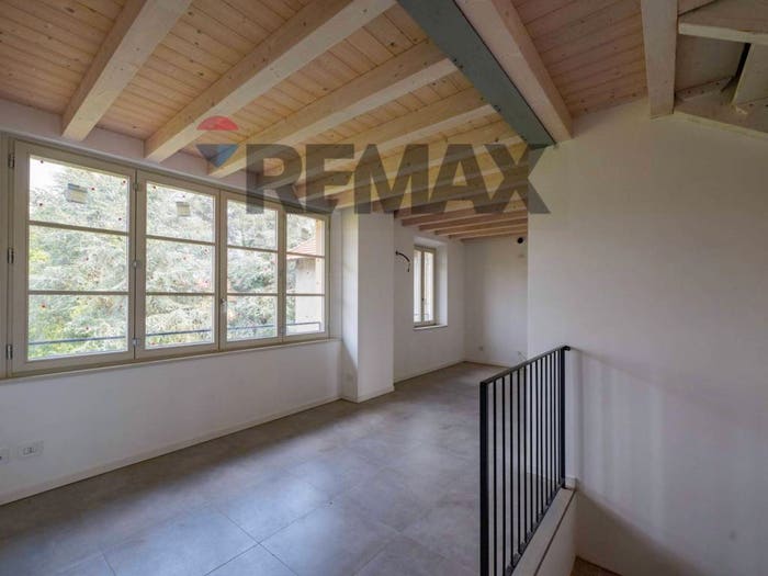 Appartamento con 6 locali in vendita in Via A Locatelli, Centro, Mapello