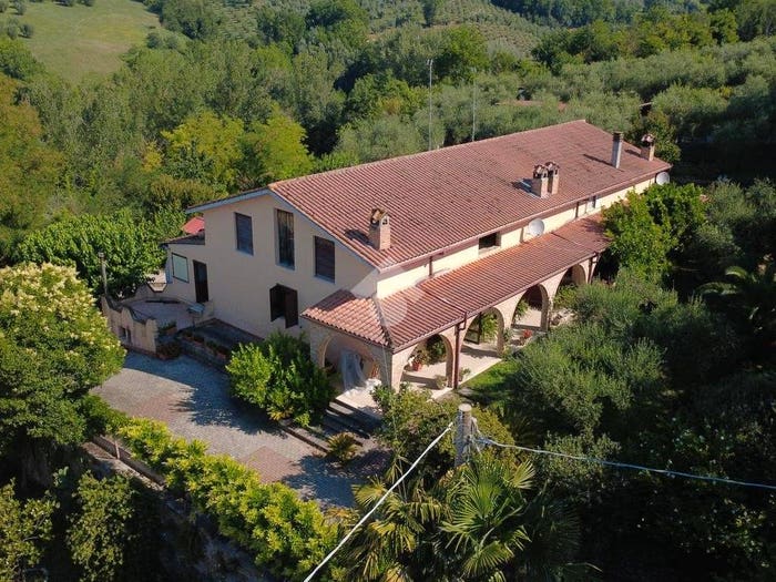 Casa con 6 locali in vendita in VIA SABINA NORD, Forano