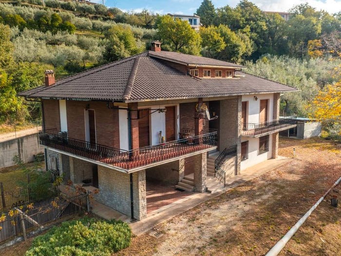 Casa con 6 locali in vendita in Via Edoardo Cattaneo, Centro, Gualdo Cattaneo