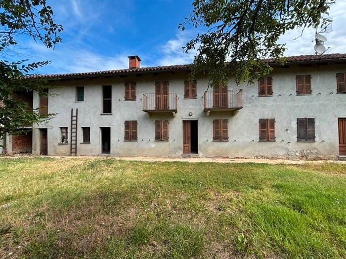 Casa con 6 locali in vendita in frazione quarto superiore, Quarto Valenzani, Asti