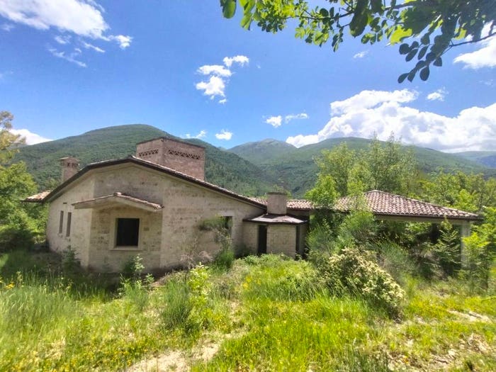 Casa quadrilocale in vendita in Località Castelvecchio, Sant'Anatolia di Narco