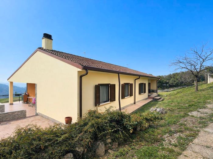 Casa con 6 locali in vendita in Via Bonuzzo Sant'Anna, Torricelle, Verona