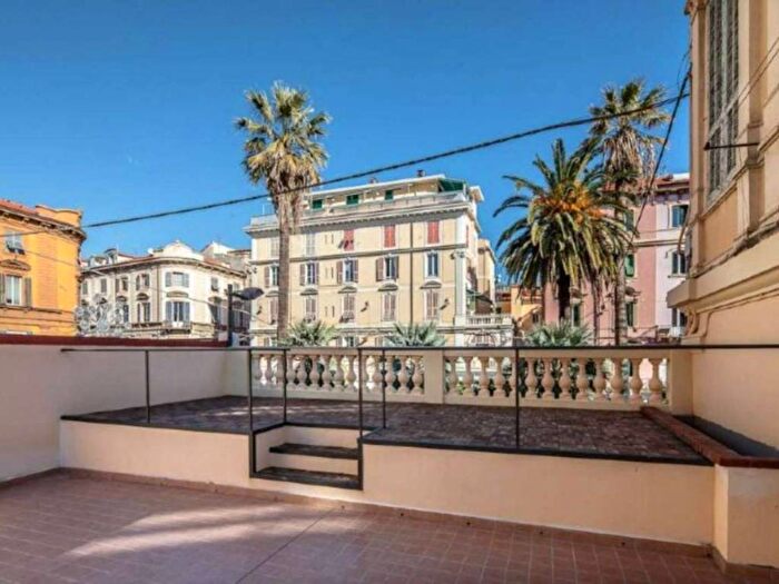 Appartamento trilocale in vendita in Corso Augusto Mombello, Porto Vecchio, Sanremo