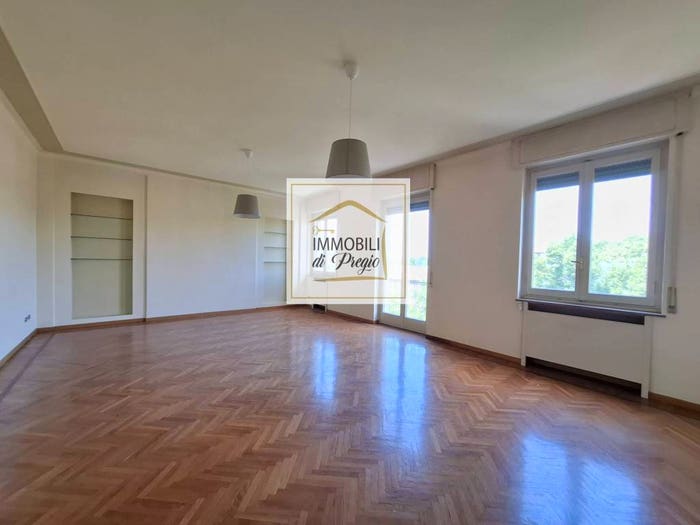 Appartamento con 5 locali in vendita in Viale Paolo Toschi, Centro Storico, Parma