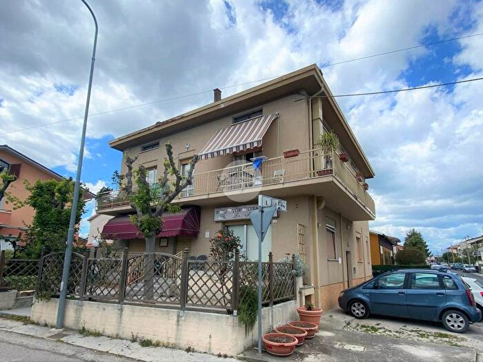 Casa quadrilocale in vendita in Via Licinio Cappelli, Sant'Orso, Fano