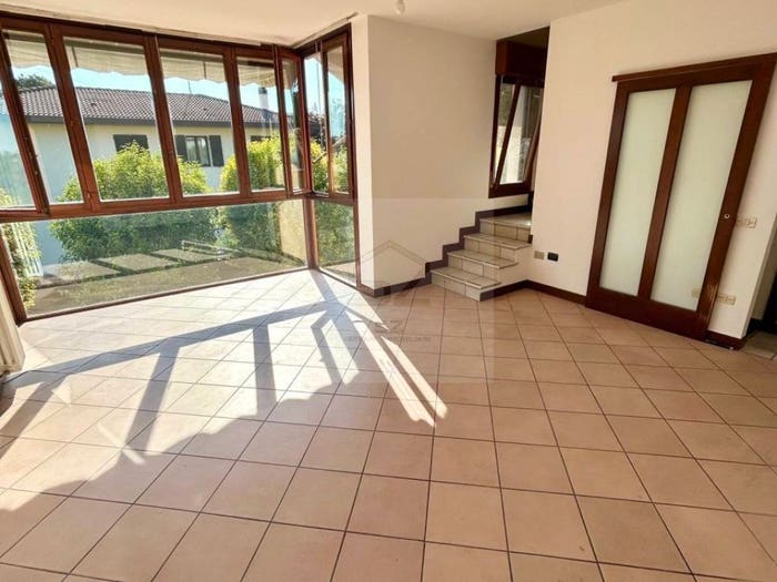 Appartamento quadrilocale in vendita in Via Ippolito Nievo, Centro, Ponte San Nicolò