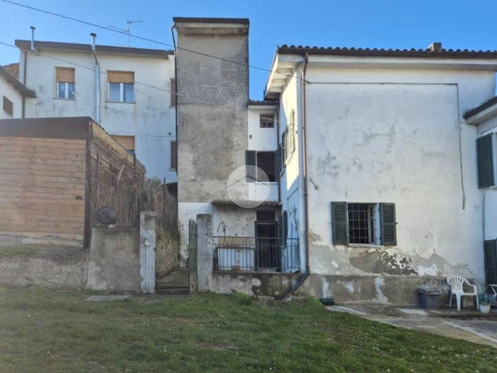 Casa quadrilocale in vendita in Frazione Casa Bianca, Casa Bianca, Montù Beccaria