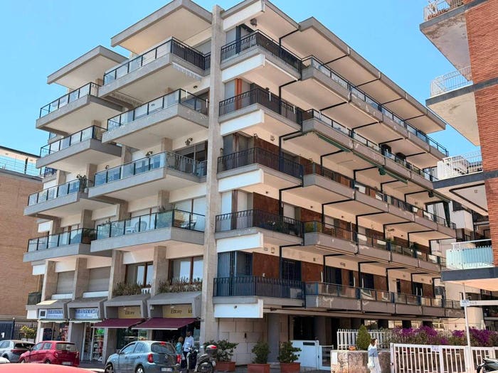 Appartamento con 6 locali in vendita in Via Orazio, Posillipo, Napoli