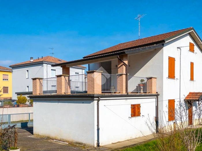 Casa quadrilocale in vendita in Via Roma, Centro, Medesano