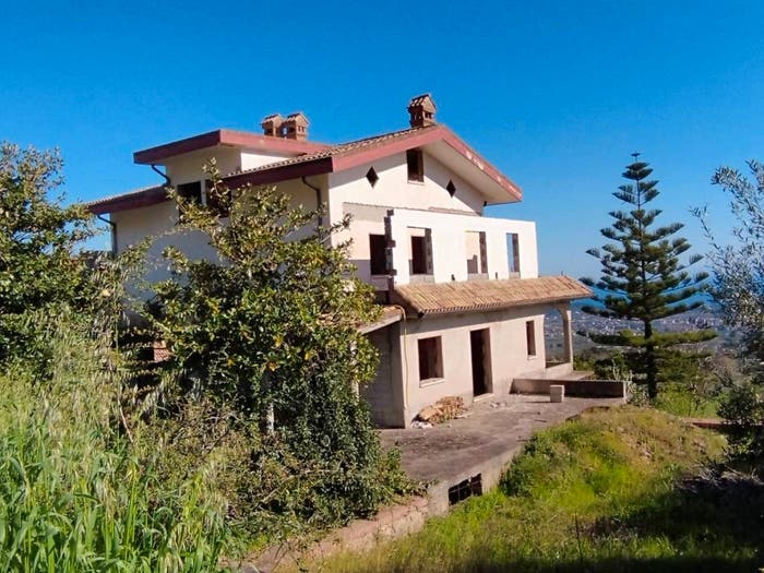 Casa con 6 locali in vendita in Strada Provinciale FormiaCastellonorato, Formia