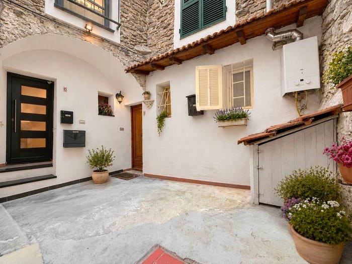 Appartamento bilocale in vendita in Via Barberis Colomba, Dolceacqua