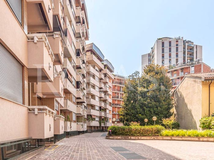 Appartamento quadrilocale in vendita in Piazza Generale Armando Diaz, San Carlo Stazione, Monza