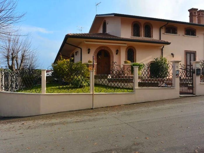 Casa con 6 locali in vendita in Viale Frentano No Number, Centro, Mozzagrogna