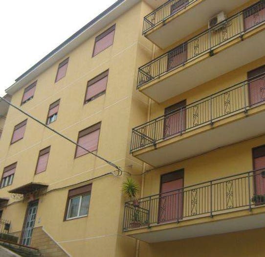 Appartamento con 6 locali in vendita in Via Muletta, Montelepre