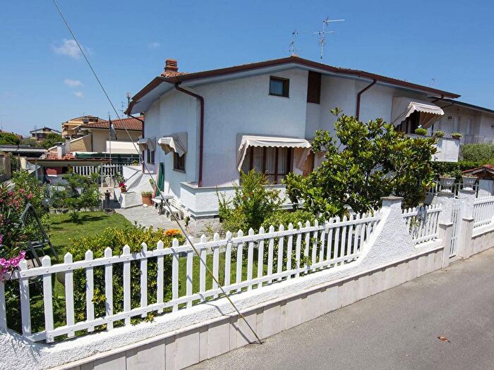 Casa con 6 locali in vendita in Via Giuseppe Mazzini, Torre del Lago, Viareggio