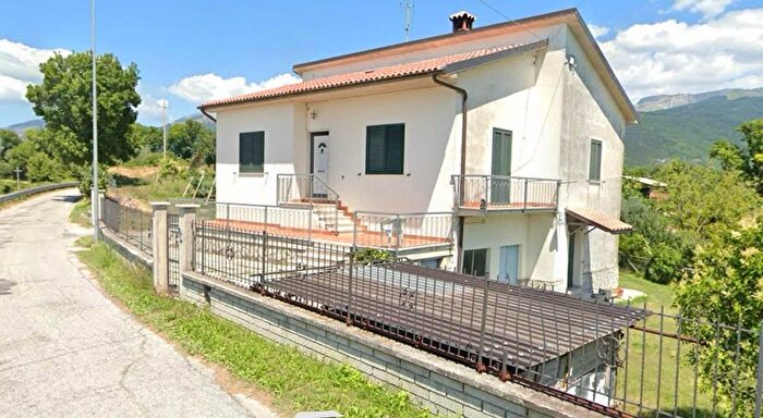 Casa con 9 locali in vendita in Via Casa Nuova, Rieti