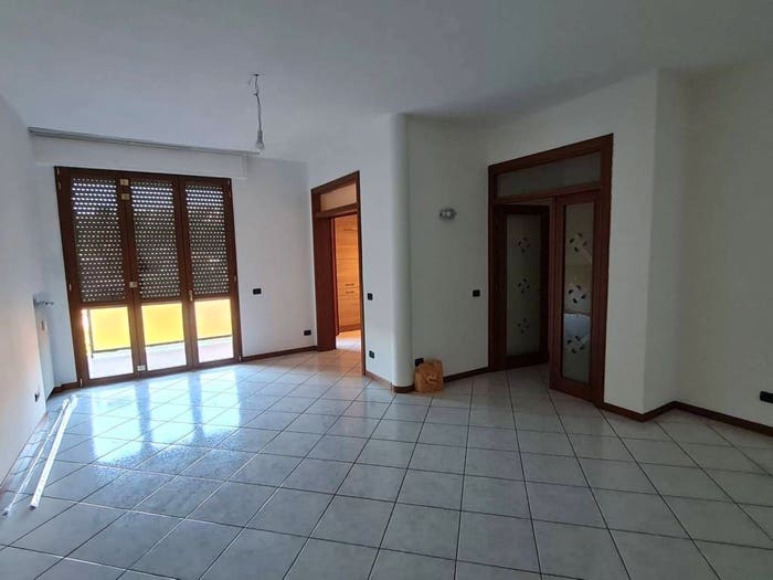 Appartamento trilocale in vendita in Via Aprile, Maslianico