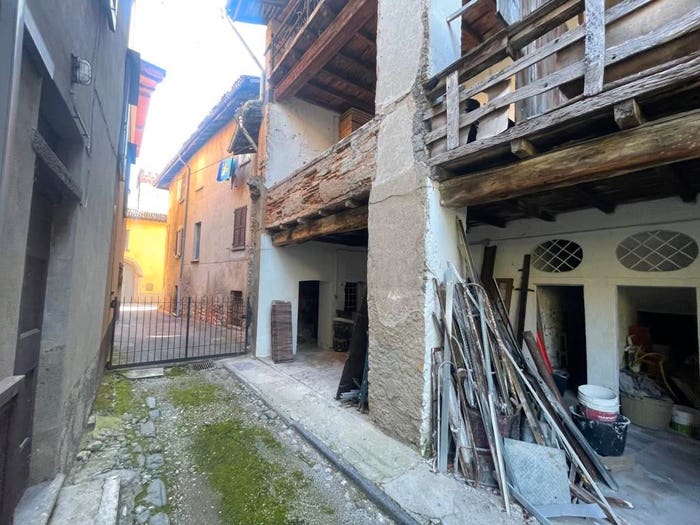 Casa bilocale in vendita in Via San Maurizio, Centro, Erba
