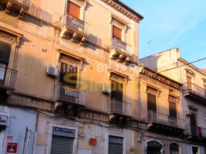 Appartamento con 6 locali in vendita in Via Santa Teresa, Paternò