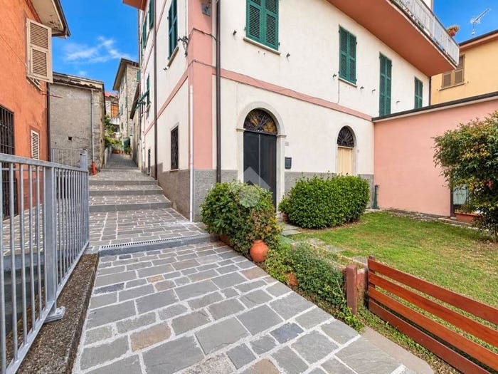 Appartamento bilocale in vendita in Via Aldo Moro, Piana Battolla, Follo
