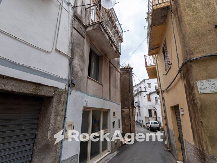 Casa quadrilocale in vendita in Via San Caterina, Centro, Gasperina