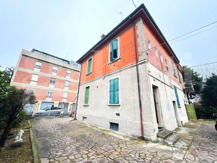 Casa con 6 locali in vendita in Via Del Sole, Corticella, Bologna