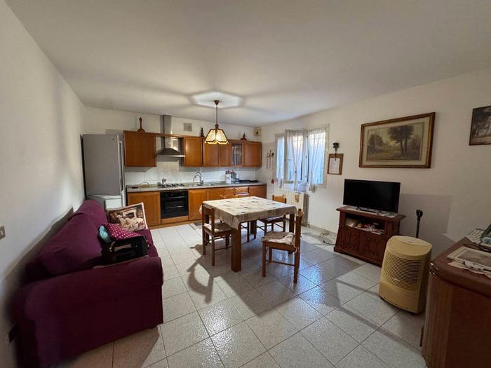 Casa con 6 locali in vendita in Piazza della Repubblica, Centro, Concordia sulla Secchia