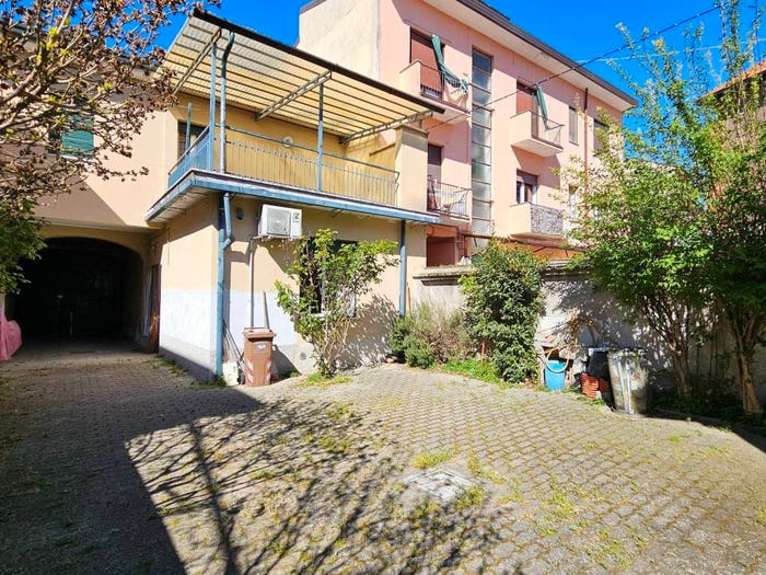 Appartamento trilocale in vendita in Via Curioni, Abbiategrasso