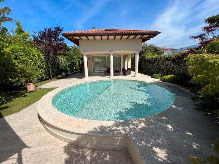 Casa con 6 locali in vendita in Vittoria Apuana, Forte dei Marmi