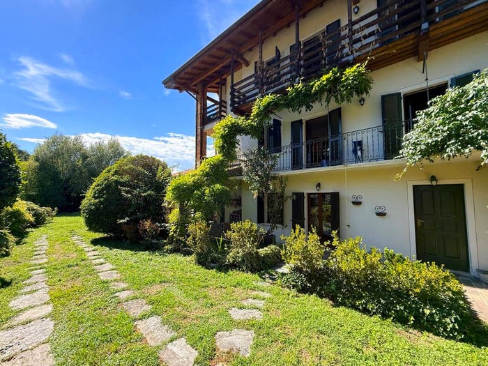 Casa con 6 locali in vendita in Oleggio Castello