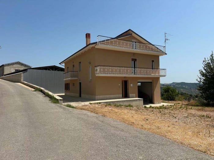 Casa con 5 locali in vendita in Contrada Capitolano, Castiglione Messer Raimondo