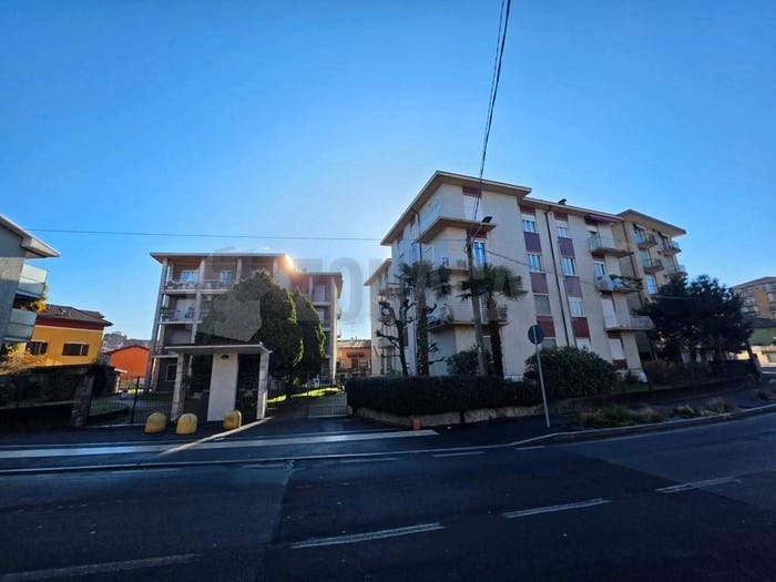 Appartamento quadrilocale in vendita in Via Vittorio Veneto, Centro, Arona